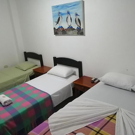Hostal La Casa De Luis Puerto Baquerizo Moreno Exteriör bild
