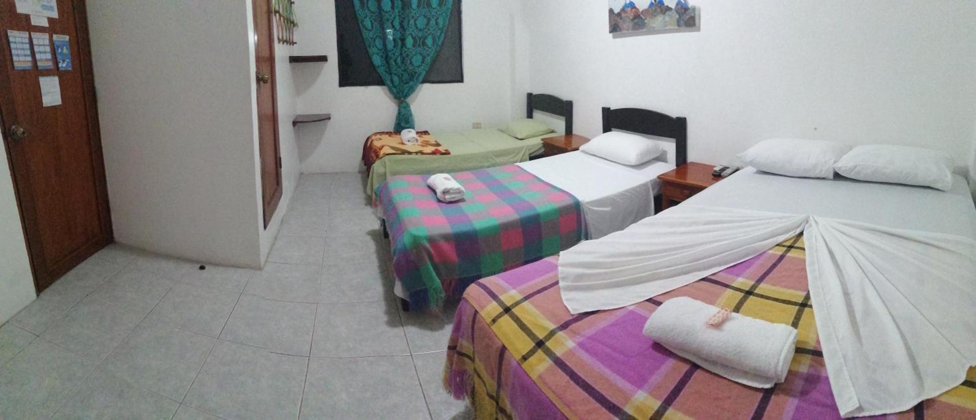 Hostal La Casa De Luis Puerto Baquerizo Moreno Exteriör bild