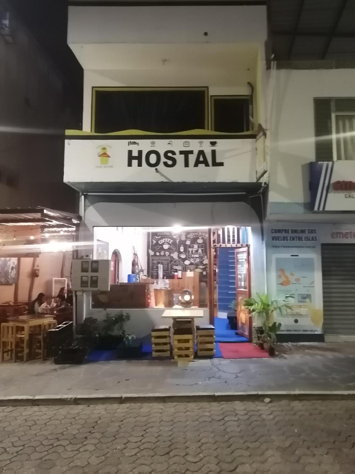 Hostal La Casa De Luis Puerto Baquerizo Moreno Exteriör bild