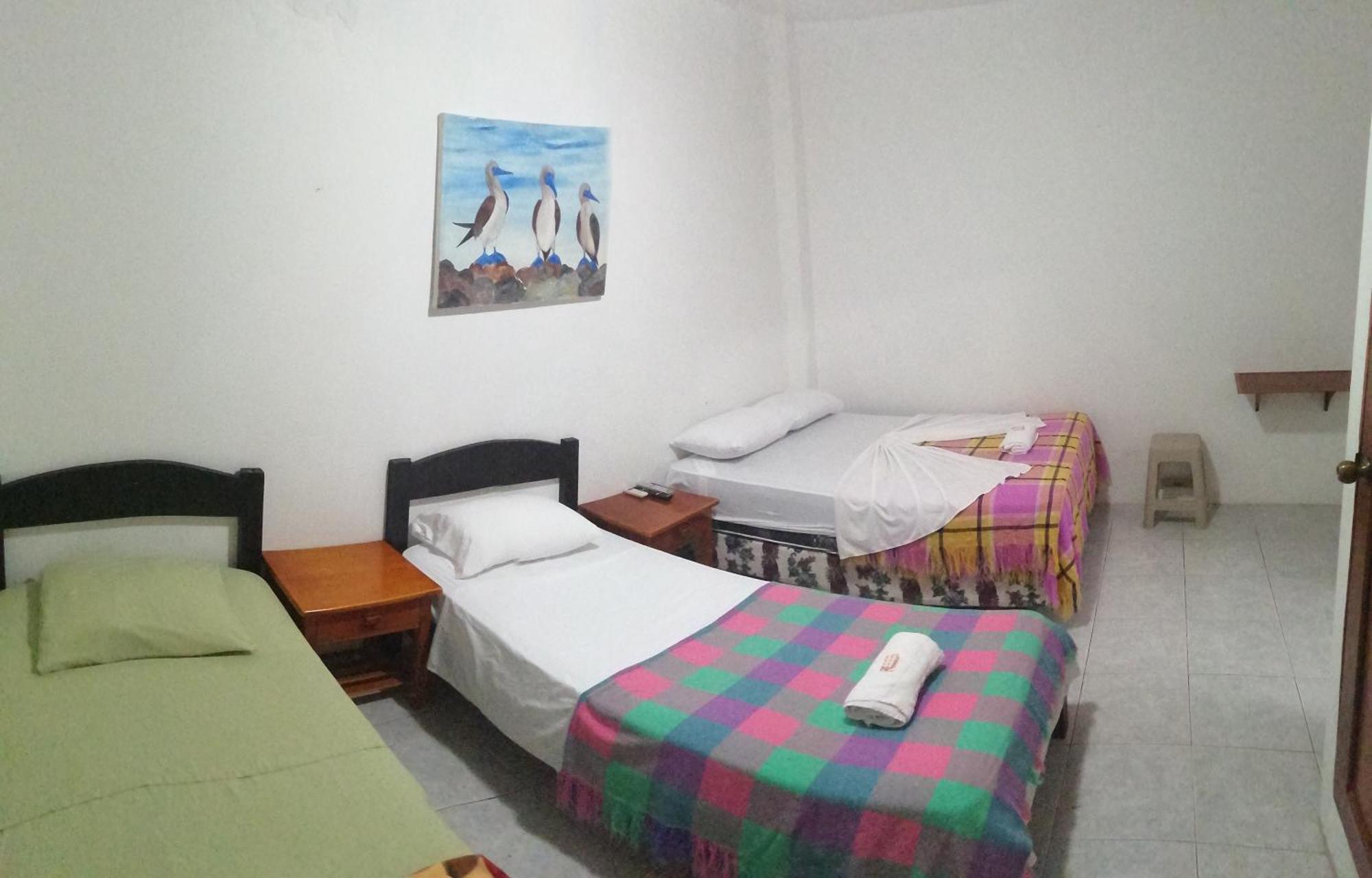 Hostal La Casa De Luis Puerto Baquerizo Moreno Exteriör bild
