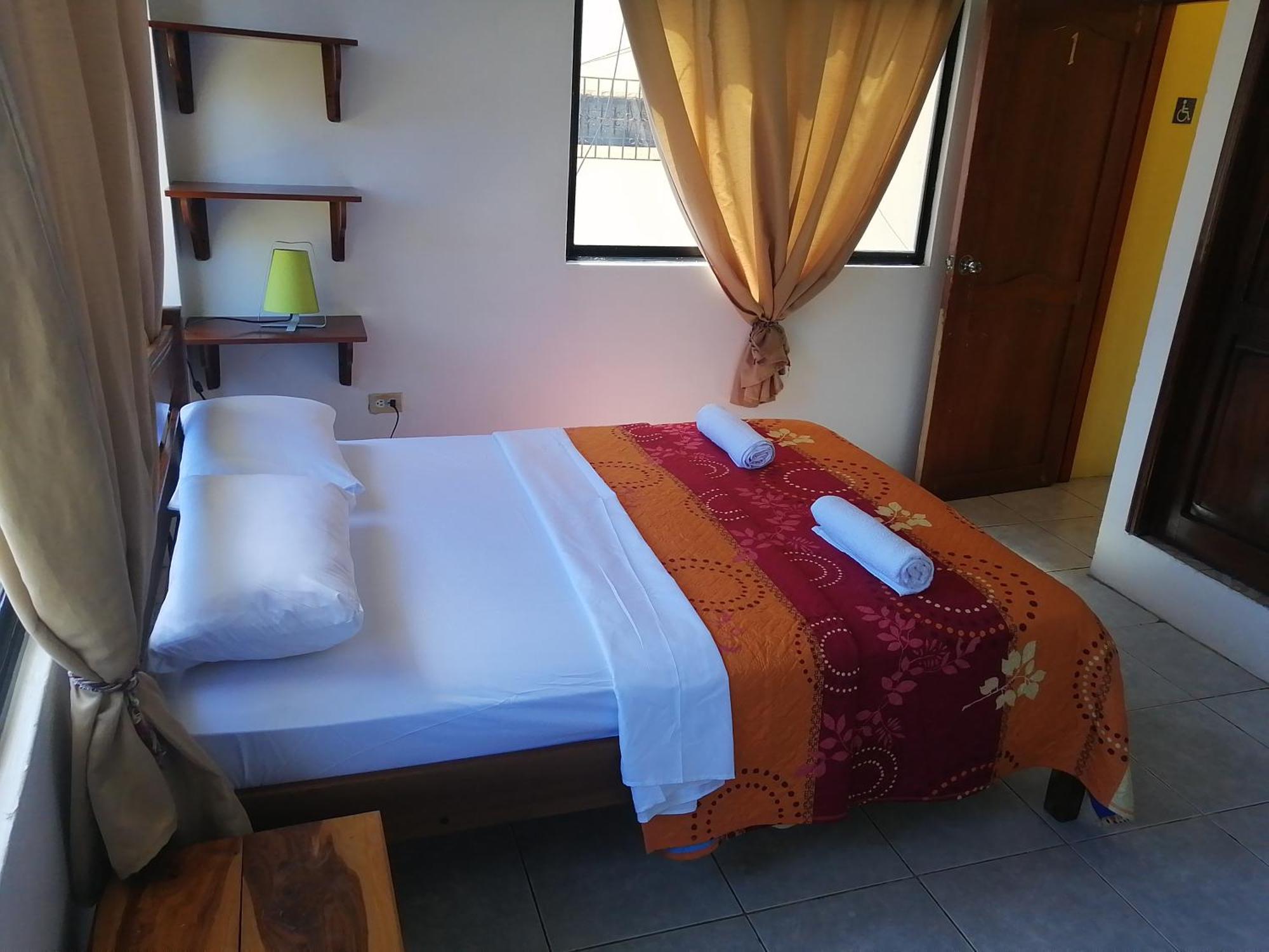 Hostal La Casa De Luis Puerto Baquerizo Moreno Exteriör bild