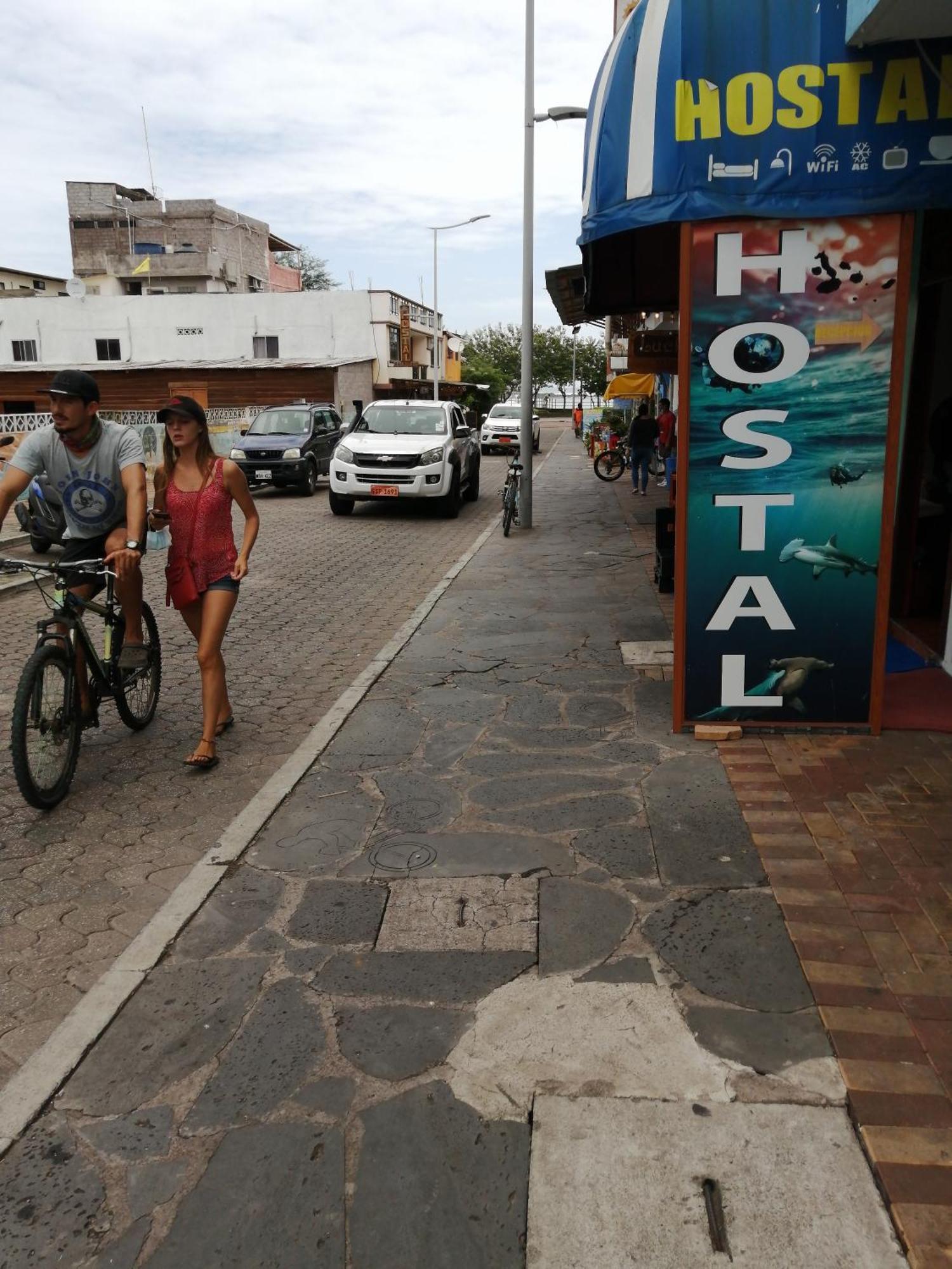 Hostal La Casa De Luis Puerto Baquerizo Moreno Exteriör bild