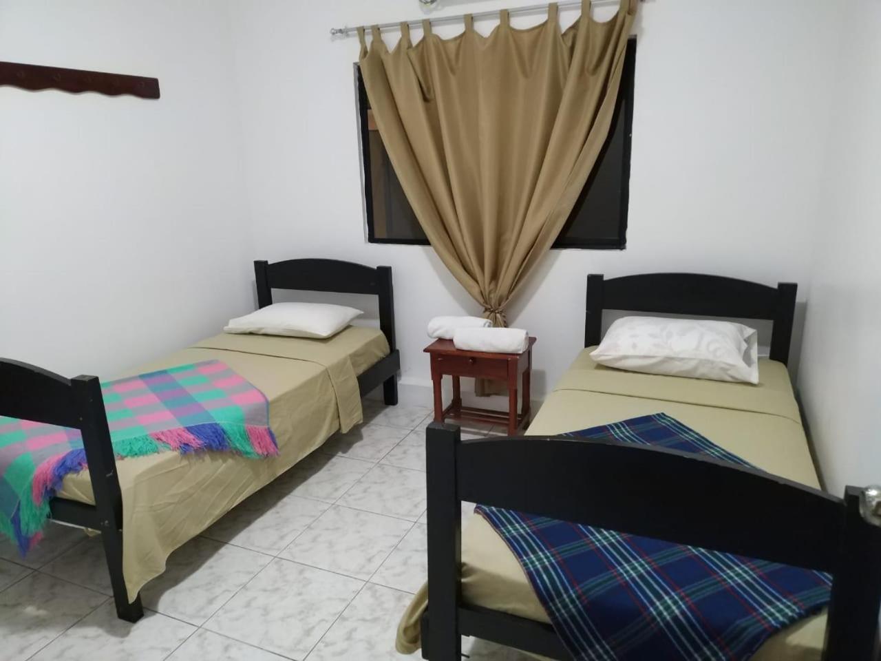 Hostal La Casa De Luis Puerto Baquerizo Moreno Exteriör bild