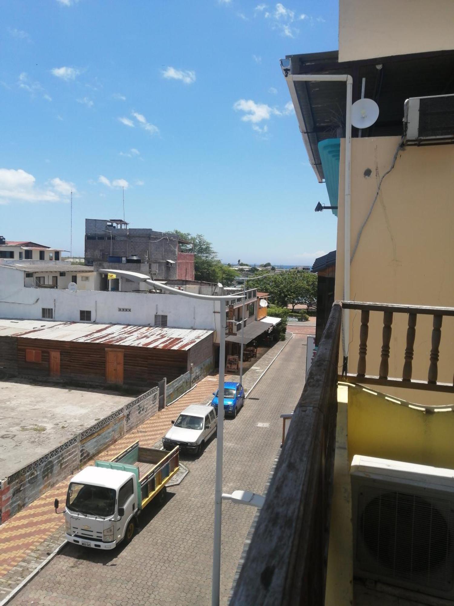 Hostal La Casa De Luis Puerto Baquerizo Moreno Exteriör bild