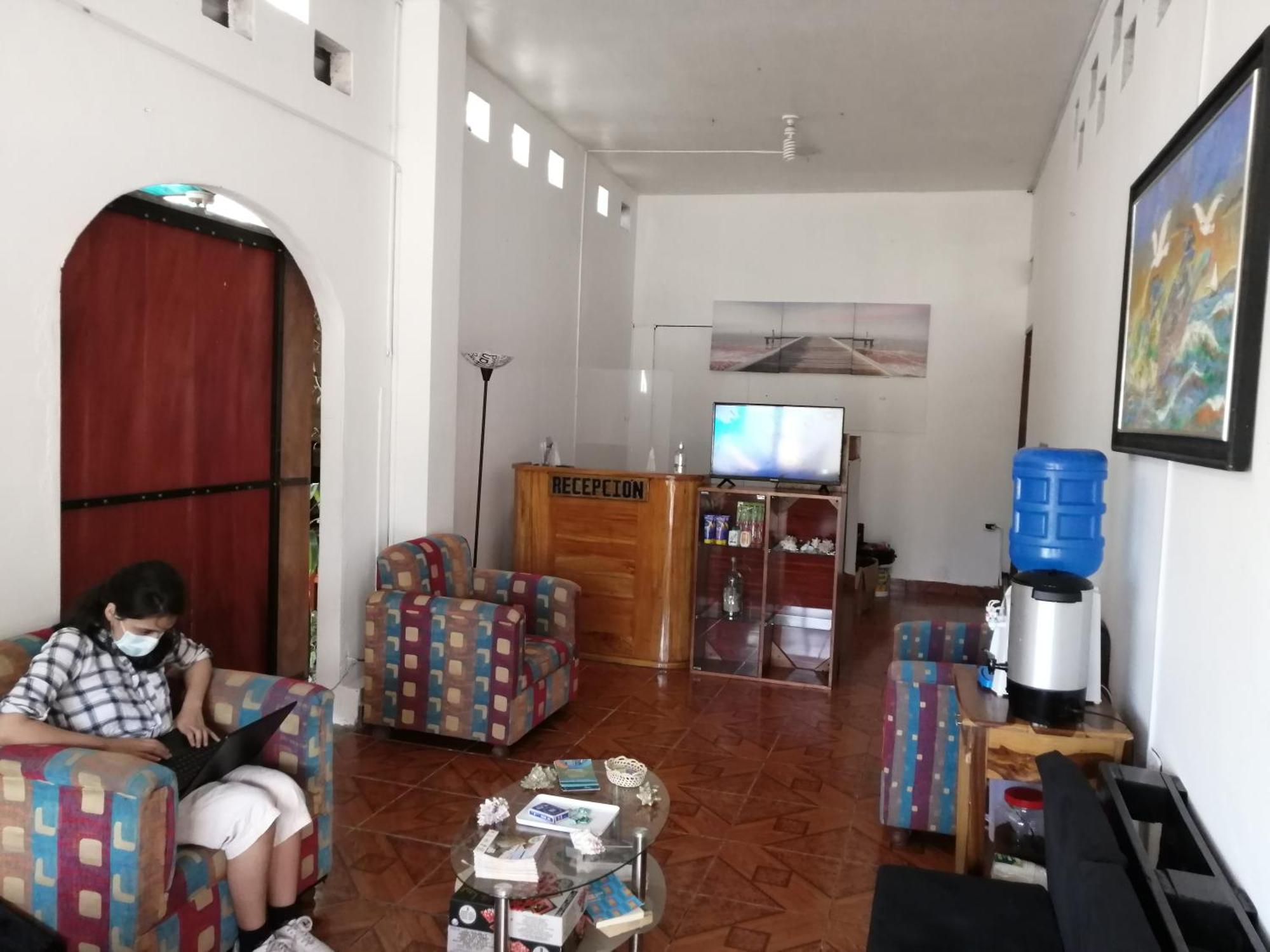 Hostal La Casa De Luis Puerto Baquerizo Moreno Exteriör bild