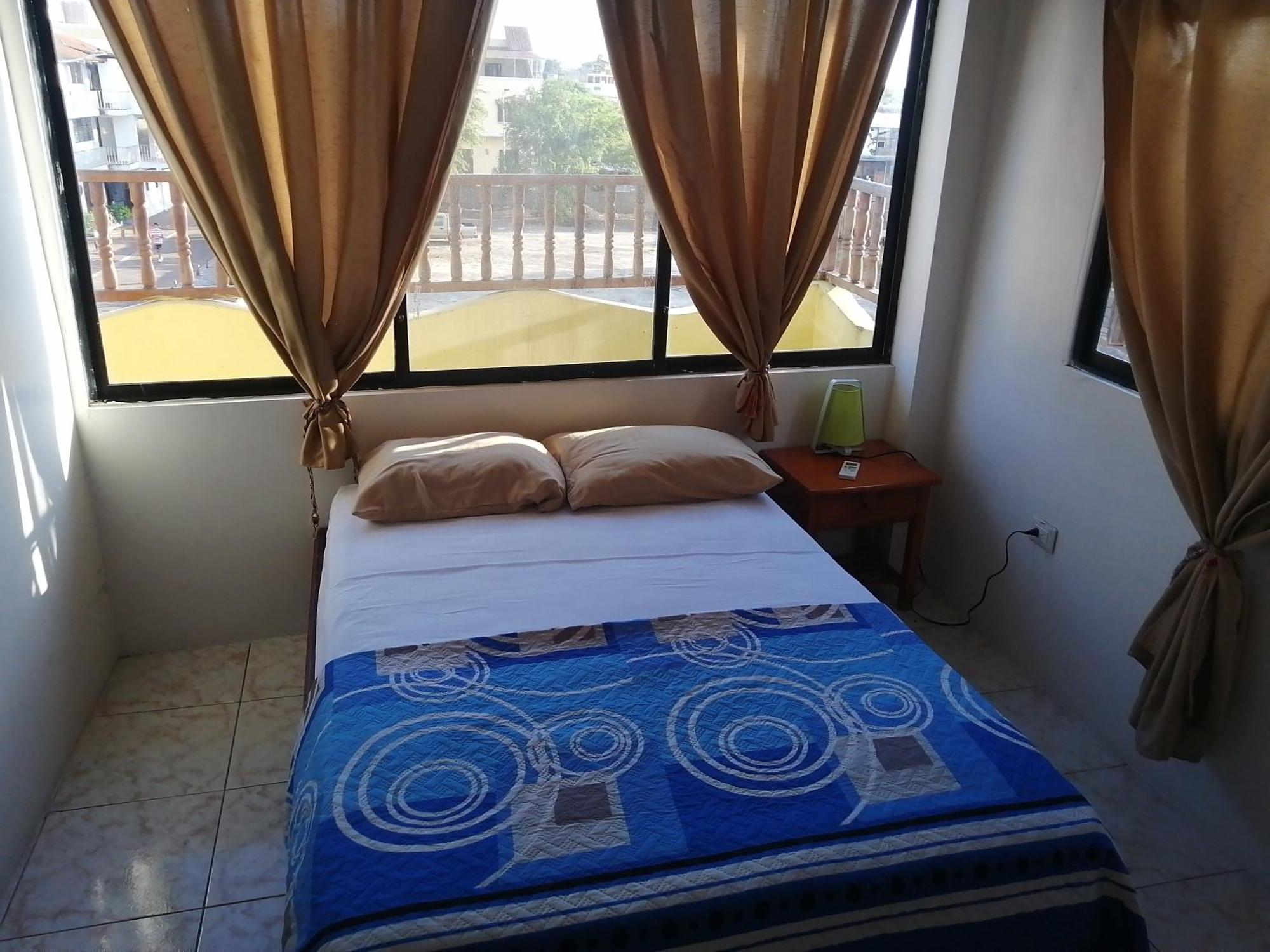 Hostal La Casa De Luis Puerto Baquerizo Moreno Exteriör bild