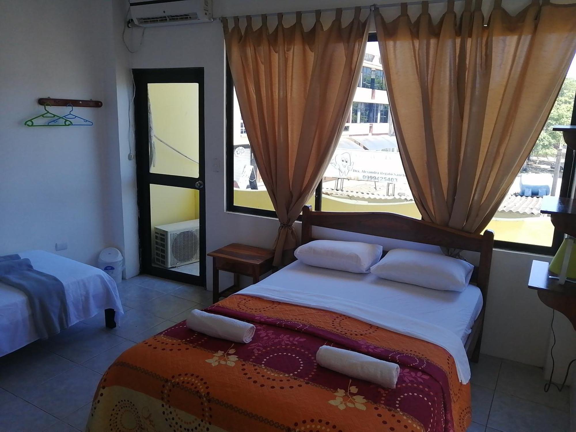 Hostal La Casa De Luis Puerto Baquerizo Moreno Exteriör bild