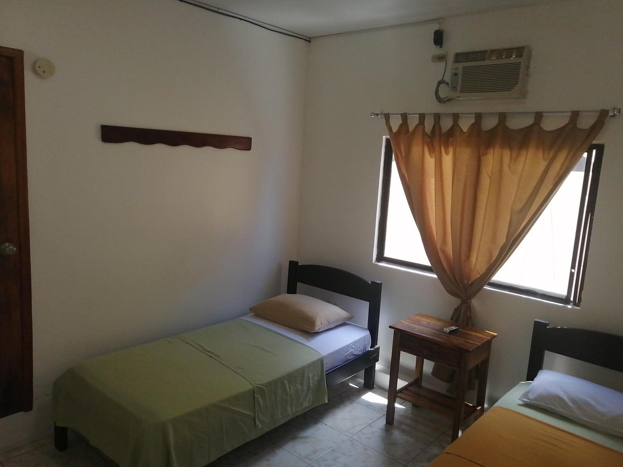 Hostal La Casa De Luis Puerto Baquerizo Moreno Exteriör bild