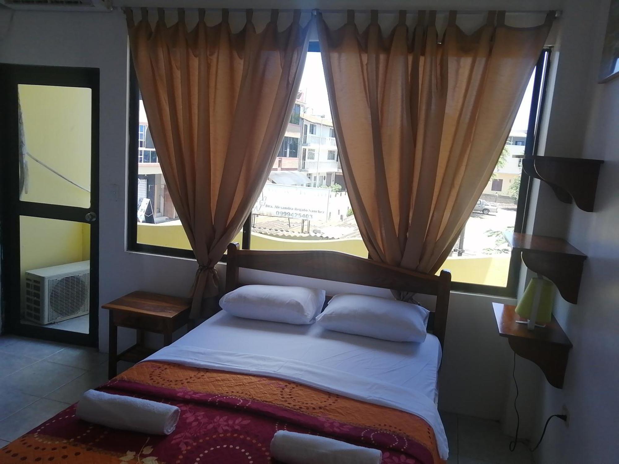 Hostal La Casa De Luis Puerto Baquerizo Moreno Exteriör bild